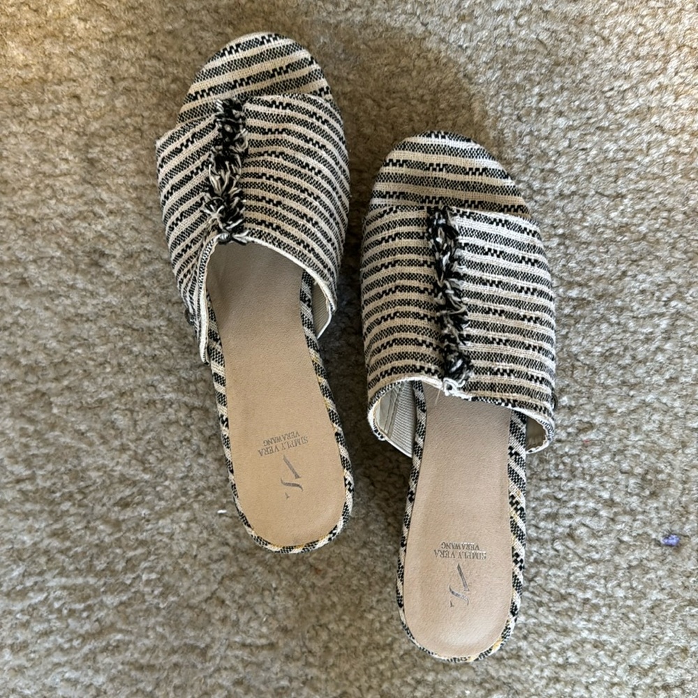 Simply vera sandals